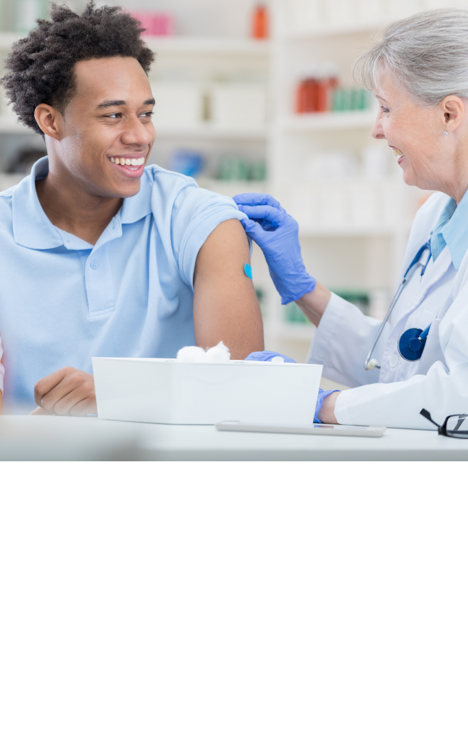 man getting a flu shot from woman with labcoat 